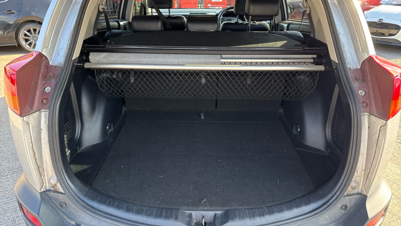 Toyota Rav 4 2.2 D-4D Invincible 5dr Diesel Estate